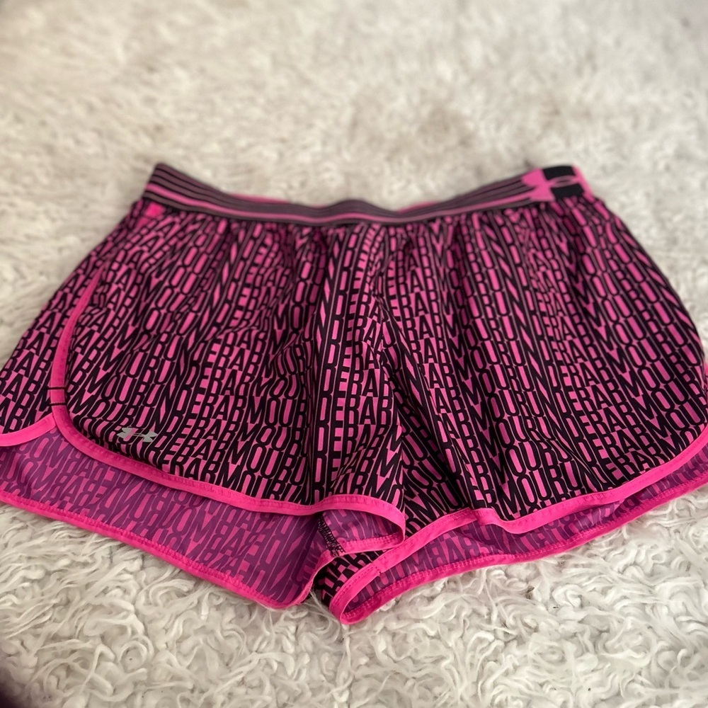 50%offw❤️ UNDER ARMOUR HEATGEAR Logo Pink Athletic Shorts M